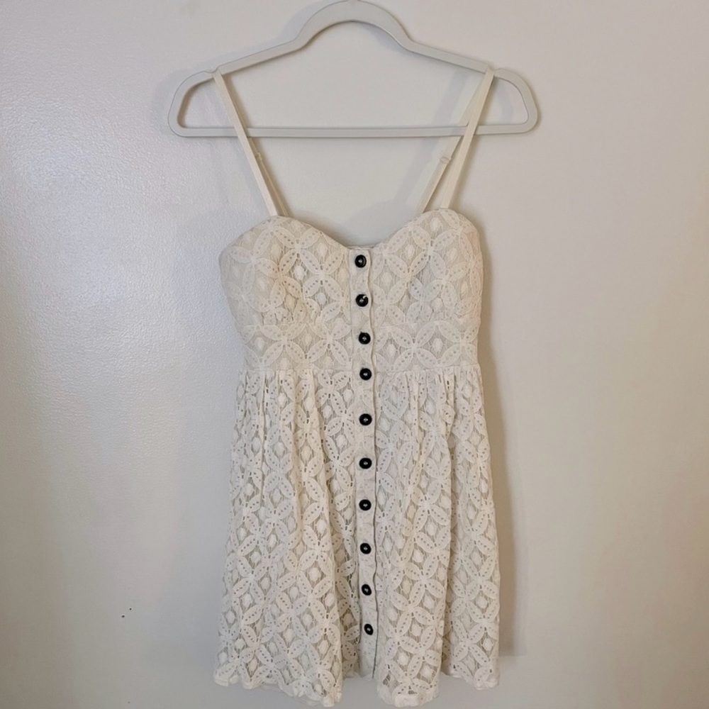Lace Dress - Picture 2 of 3